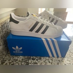 Adidas superstars